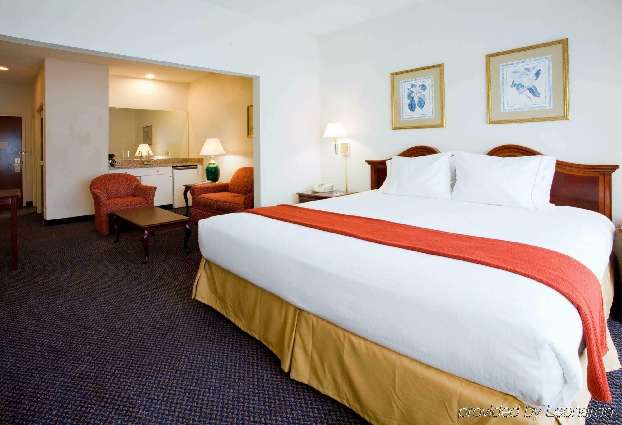 Holiday Inn Express Hillsborough-Durham Area By Ihg Ngoại thất bức ảnh