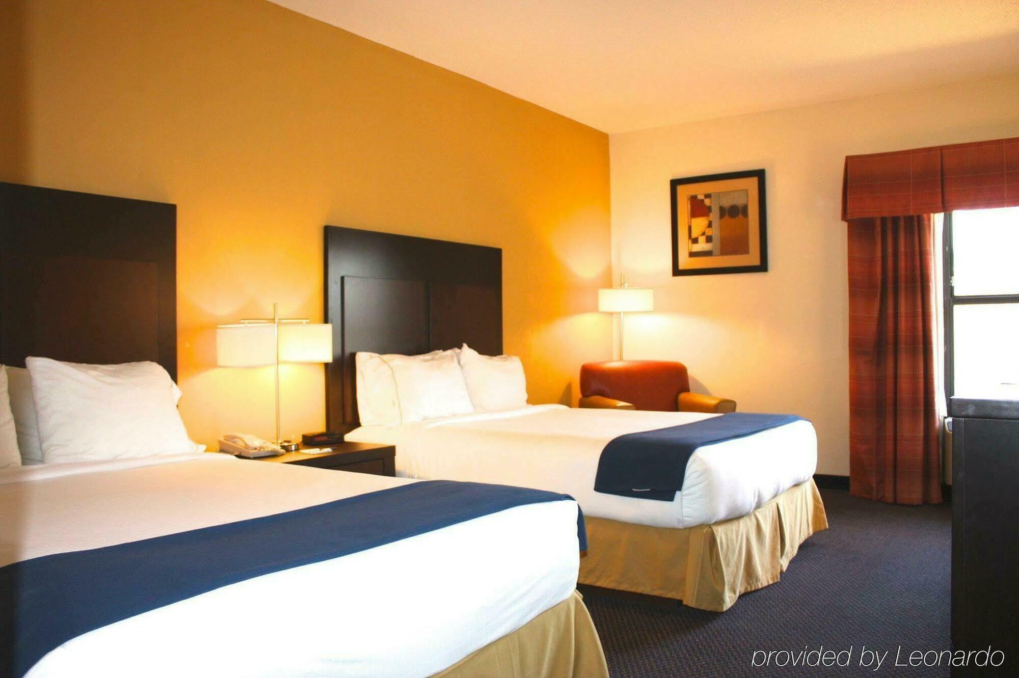 Holiday Inn Express Hillsborough-Durham Area By Ihg Ngoại thất bức ảnh