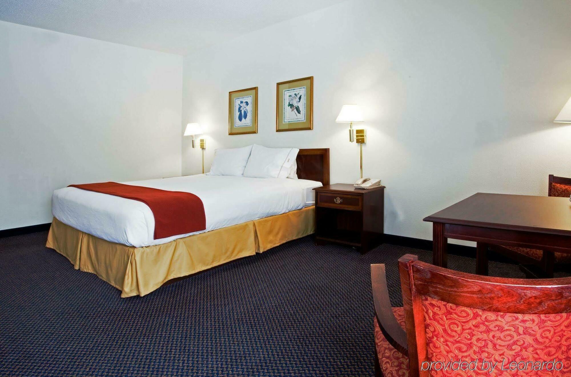Holiday Inn Express Hillsborough-Durham Area By Ihg Ngoại thất bức ảnh