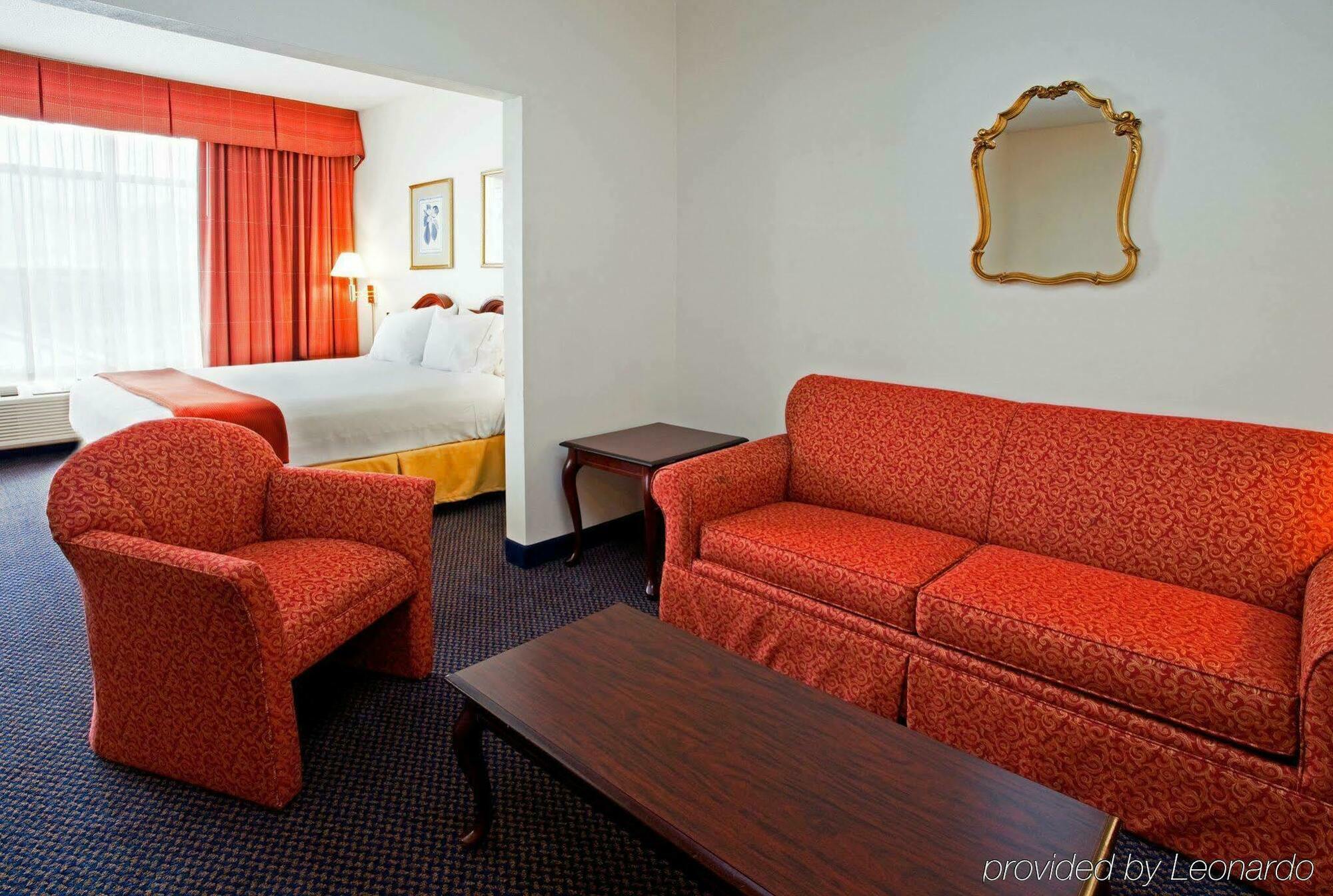 Holiday Inn Express Hillsborough-Durham Area By Ihg Ngoại thất bức ảnh